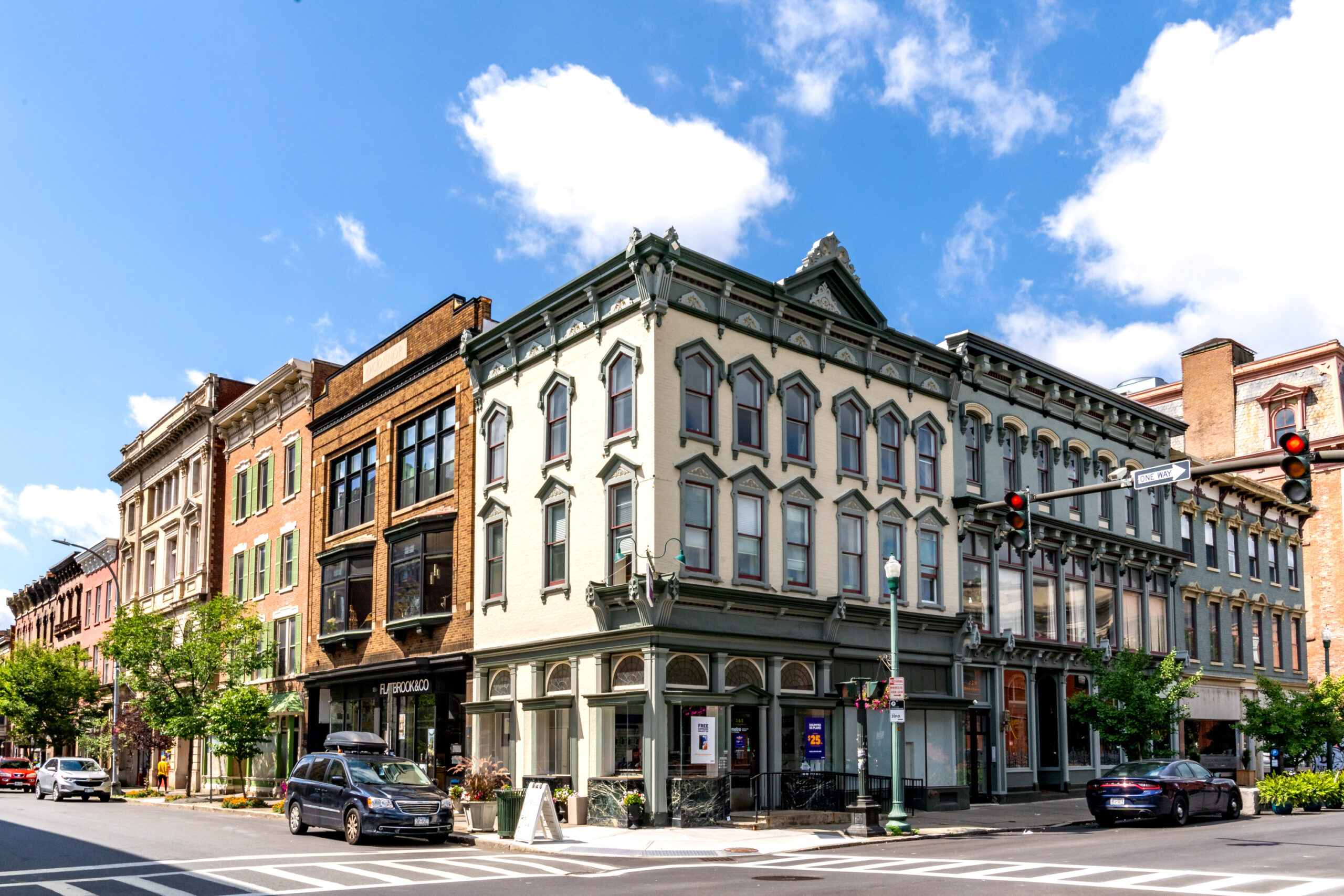 Downtown Troy, Ny Us Aug 13, 2023 Landscape View Of The Historic Buildings Lining The Corner Of 4th Street And Broadway In The Central Troy Historic District.